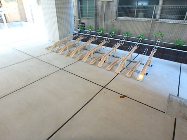 グランパーク東京EAST 駐車場