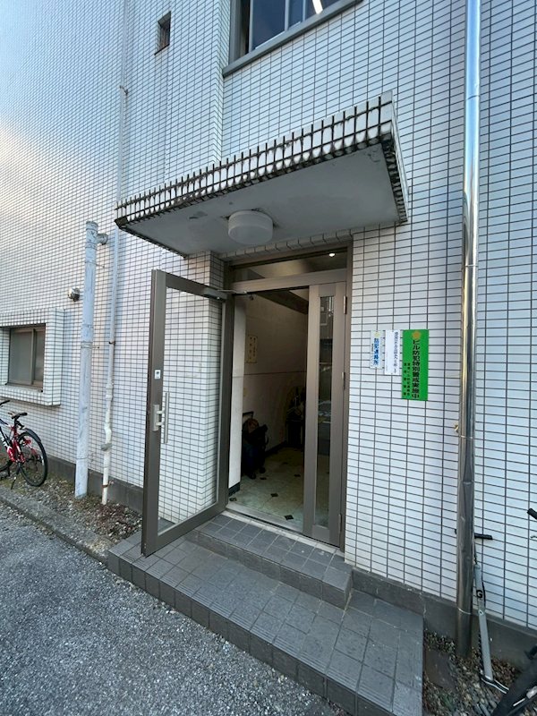 山口ビル エントランス