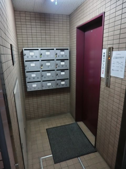 都築ビル  ロビー
