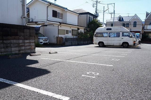 ハーモニーハウス 駐車場