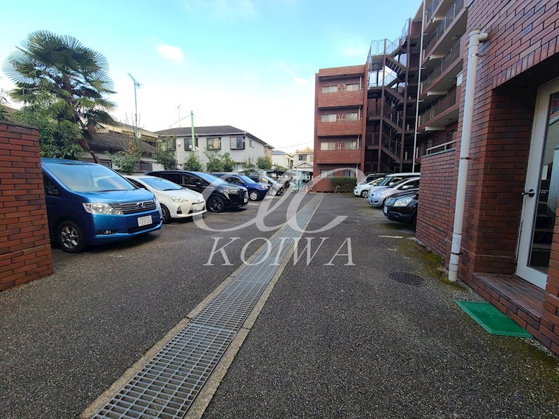 潮ハイツ 駐車場