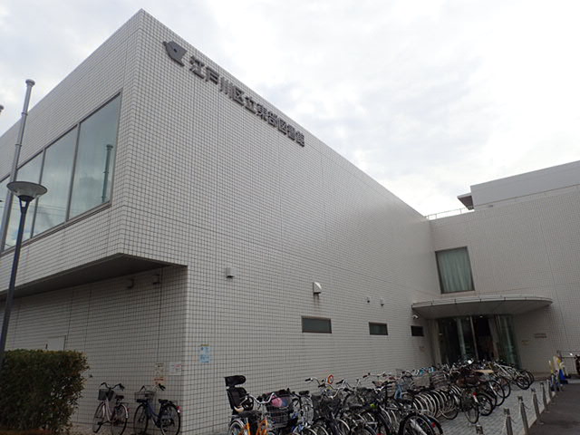 シェ・モア 図書館