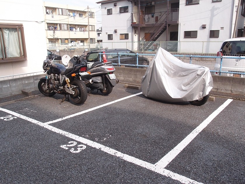 ドミール福本 駐車場
