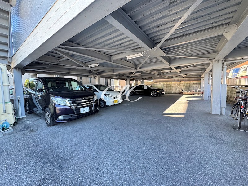 グッドラックシェル 駐車場