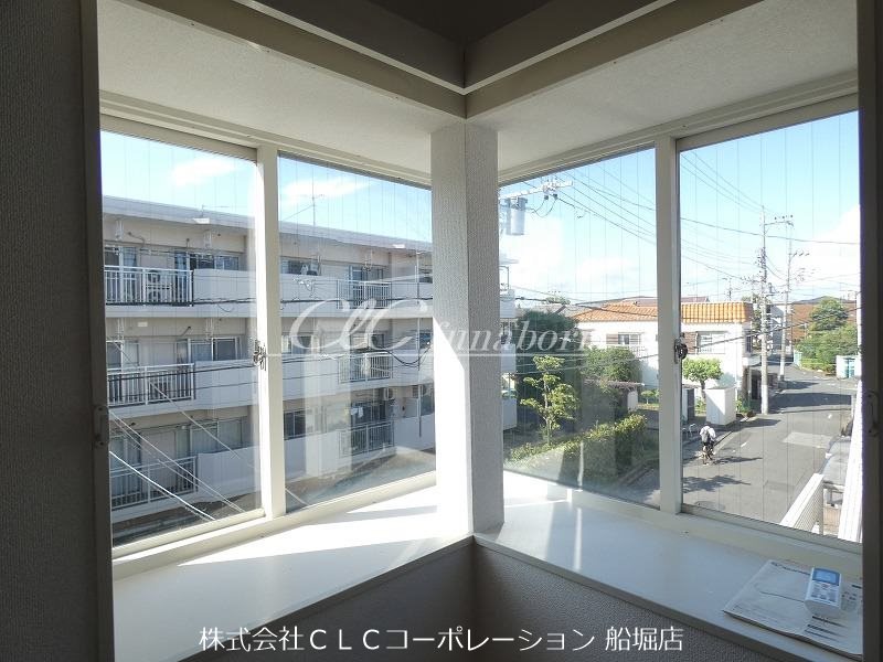 シェ・モア その他