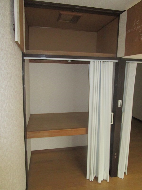吉田荘  収納