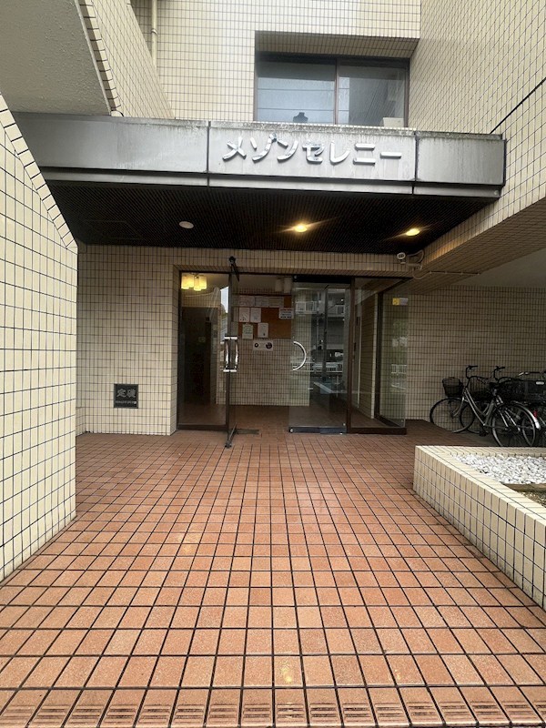 メゾンセレニー エントランス