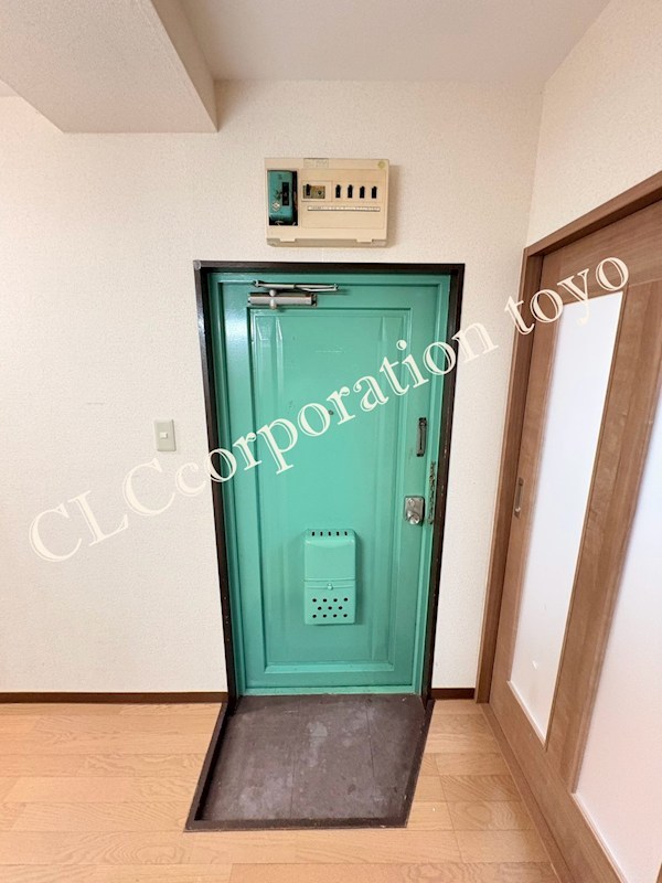 林産業マンションビル 玄関