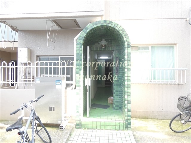 林産業マンションビル エントランス