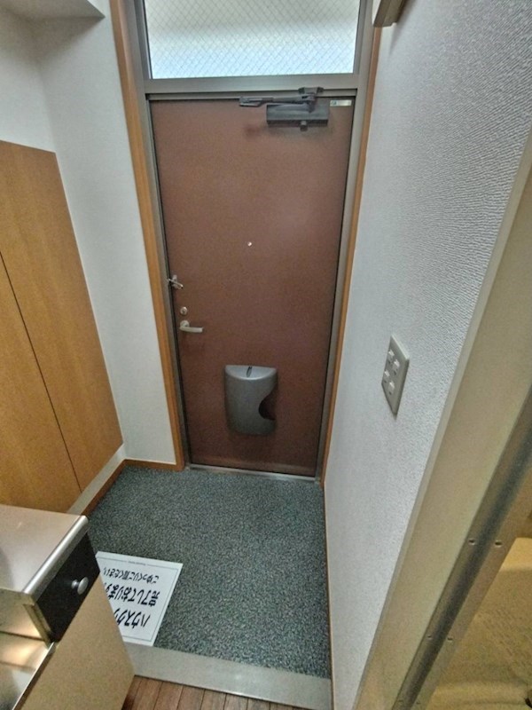 クローバー1番館 玄関