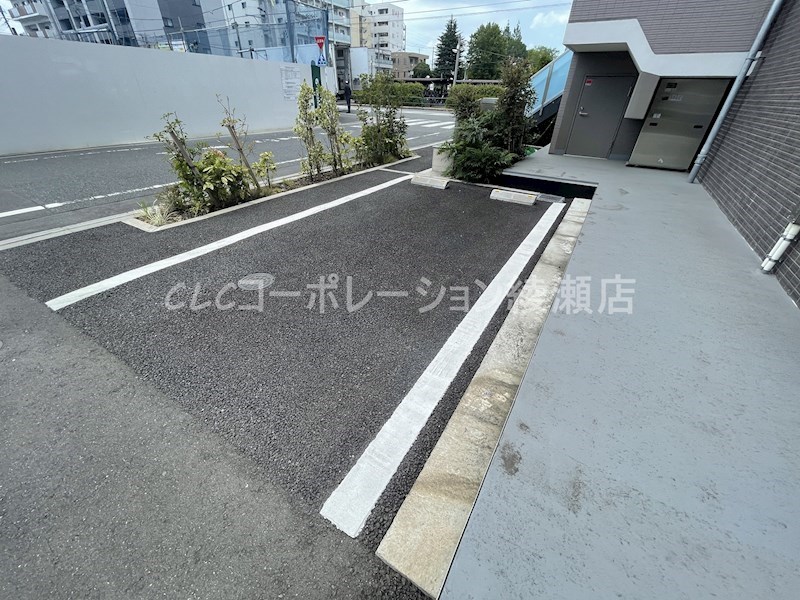 Carre S.I（ｷｬﾚｴｽｱｲ) 駐車場
