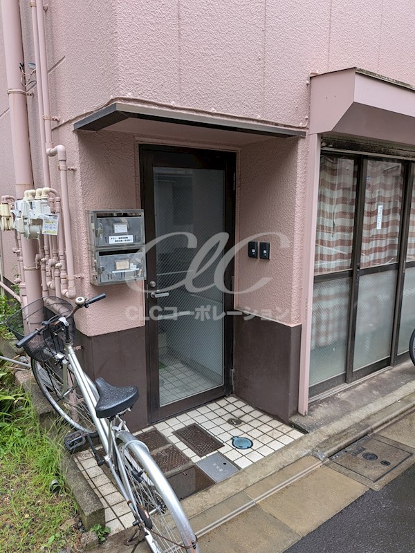 小倉ビル エントランス