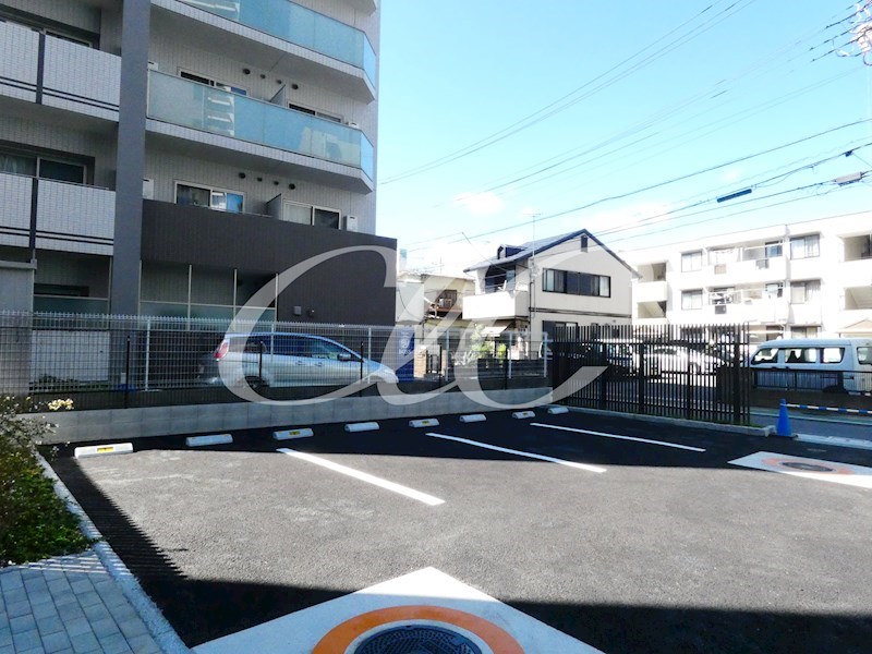 コンフォリア南千住 駐車場