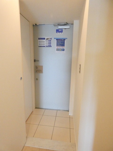 レジディア新御徒町 玄関