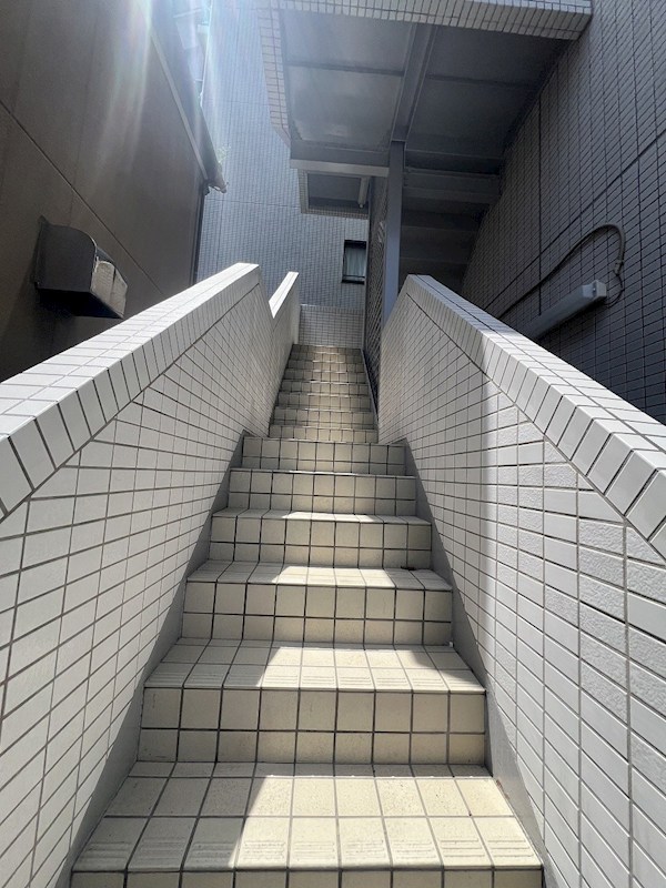 イーストハウス エントランス
