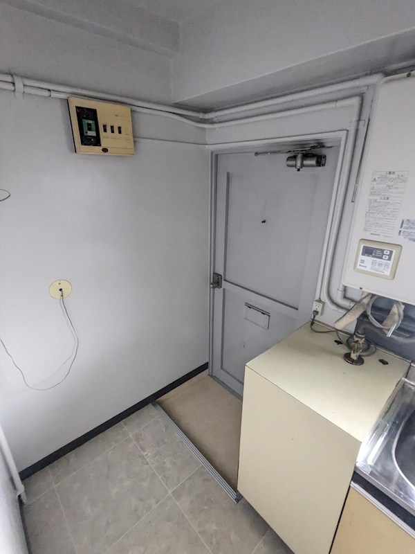 シノセビル 玄関