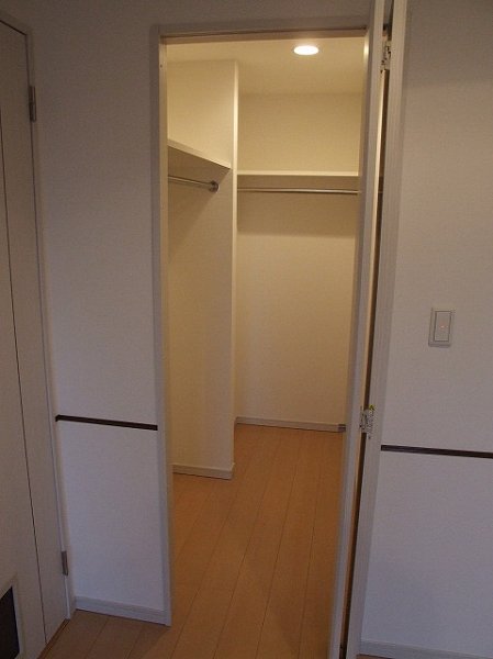 ロイヤルパークス新田 収納