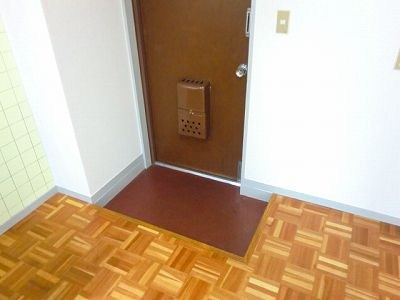 第六小崎ビル 玄関