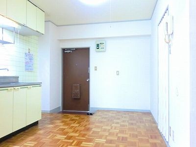 第六小崎ビル リビング