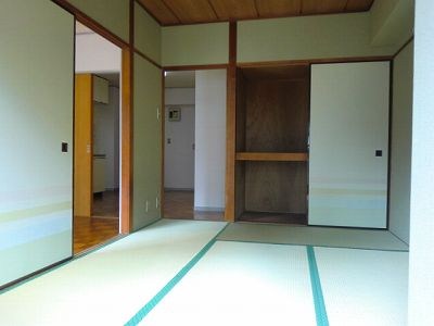第六小崎ビル 収納