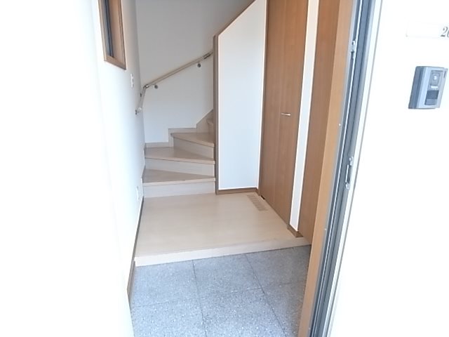 ウィステリア 玄関