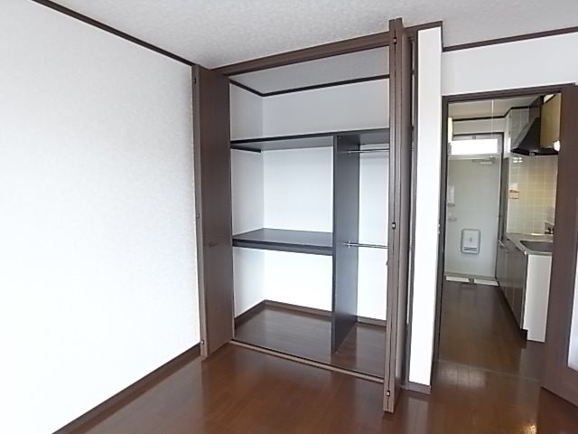 アヴニール萩野町 収納