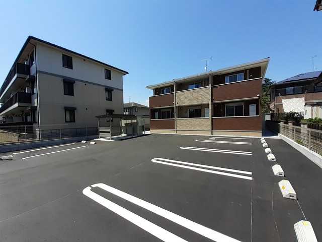 グランツＲ３ 駐車場