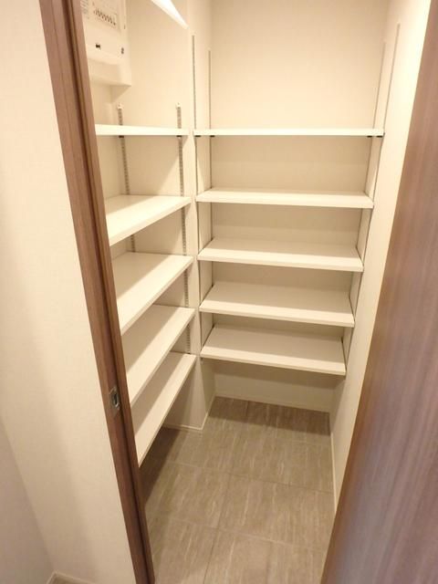 シーズンフラッツ青葉通一番町 玄関