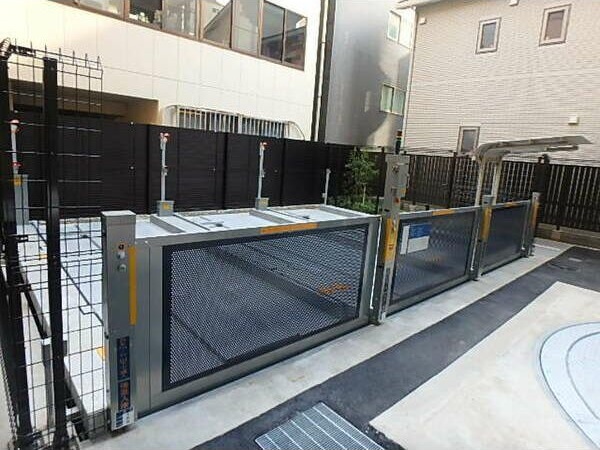 シーズンフラッツ青葉通一番町 駐車場
