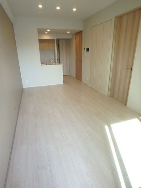 シーズンフラッツ青葉通一番町 リビング