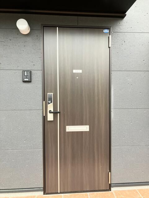 シュクル中田 玄関