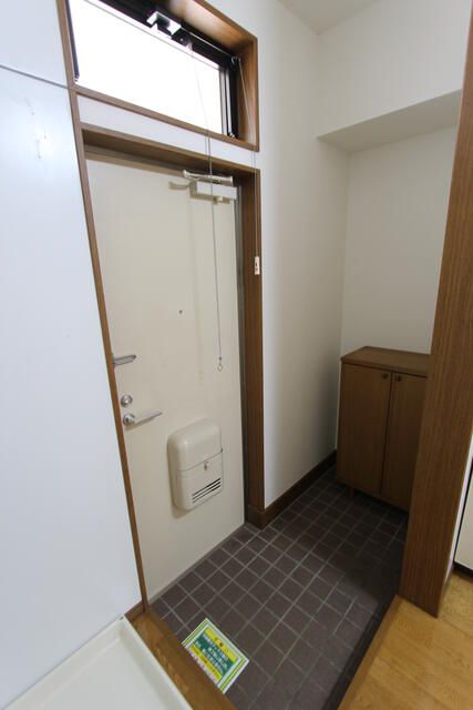カルム参番館 玄関