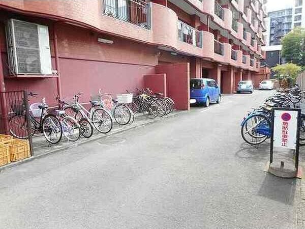 ライオンズマンション春日町 駐車場