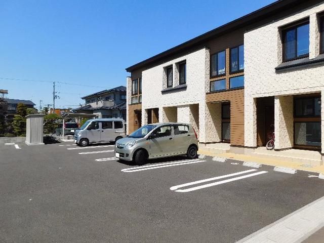 ファイン高砂 駐車場