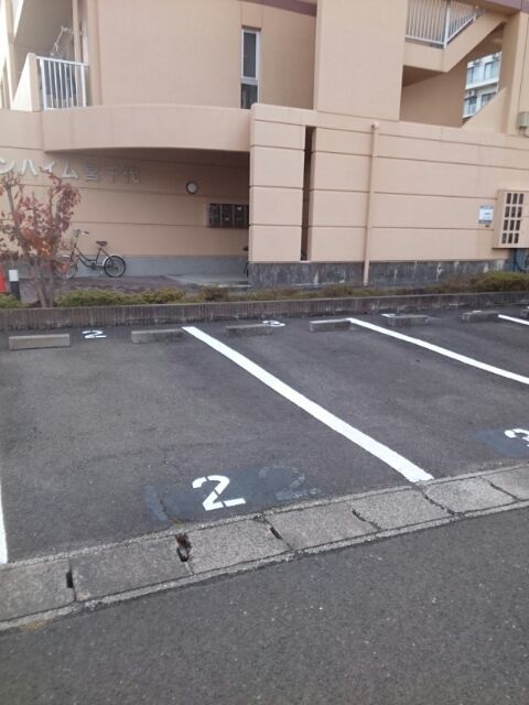 サンハイム宮千代 駐車場