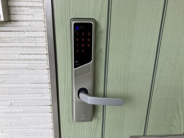 シュケット泉中央 玄関