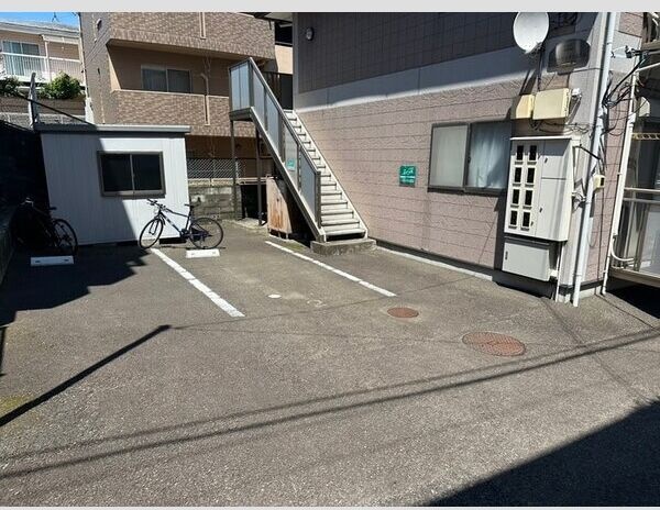 アズーリハウス石名坂 駐車場