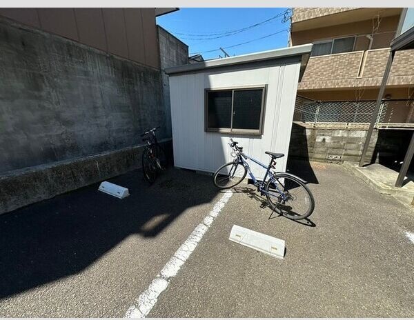 アズーリハウス石名坂 駐車場