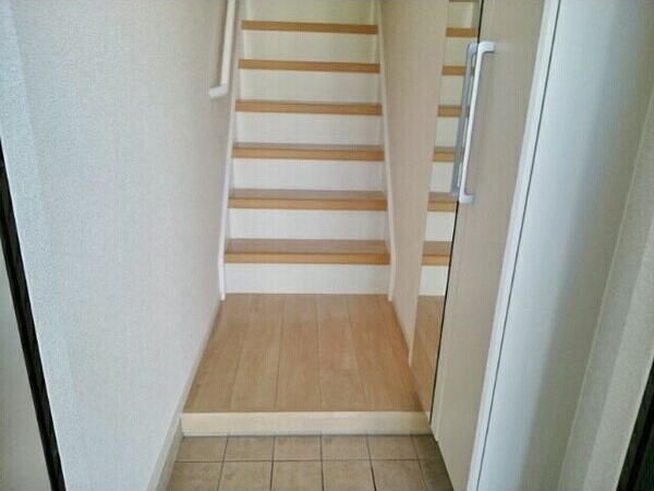 クレセントヒルズ 玄関