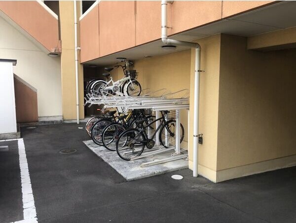 ウィンズウッド 駐車場