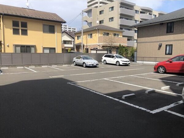 ウィンズウッド 駐車場