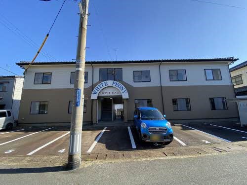 ホワイトピアニ 205号室 外観