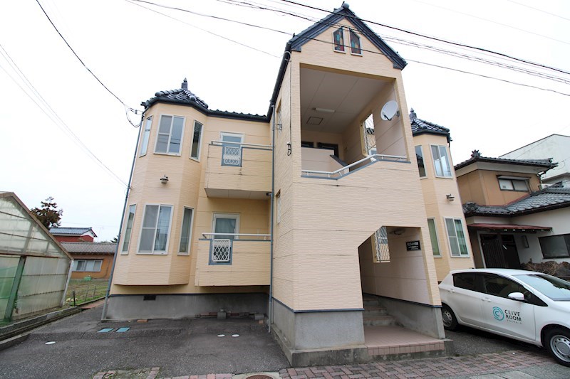 サンフィルド本馬越 201号室 外観