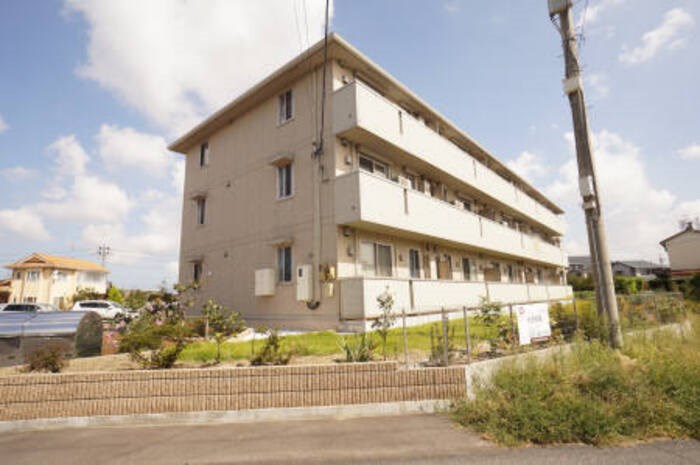 ファミール・カメリア 205号室 外観