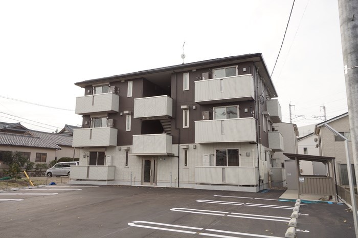 シャルマン女池上山 301号室 外観