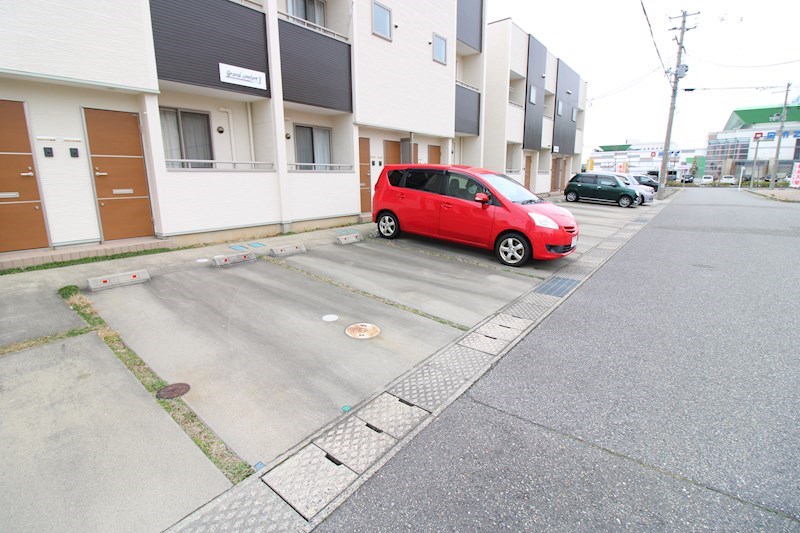 グランドコンフォートⅡ 駐車場