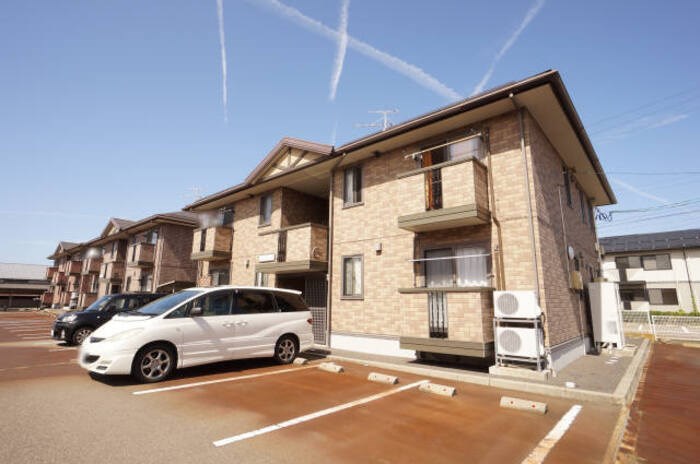 エミグランドC 102号室 外観