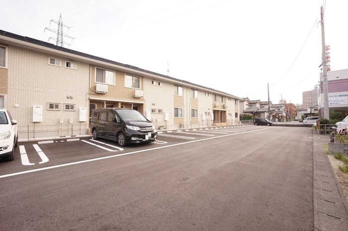 ハイタウン網川原 206号室 外観
