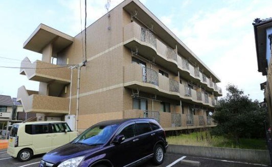 ファミーユ網川原 303号室 外観