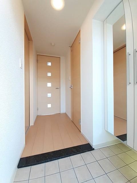 サンリット上近江 玄関